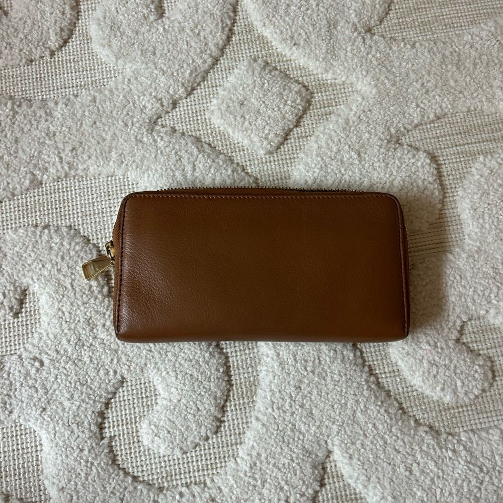 Tory Burch Signature Brown Leather Logo Emblem Wallet - Picture 5 of 5
